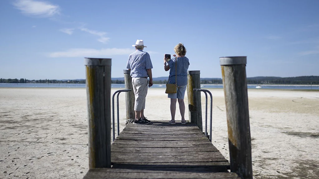Das Bild zeigt den Untersee bei tiefem Pegelstand, aufgenommen am 13. August 2022 in Triboltingen (TG). Der Pegel liegt bei 394,80 Meter über Meer und ist damit Anfang August so tief wie noch nie seit Beginn der Aufzeichnungen 1886. 