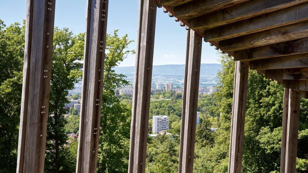Aussicht vom Aussichtsturm Sauvabelin auf die Stadt Lausanne