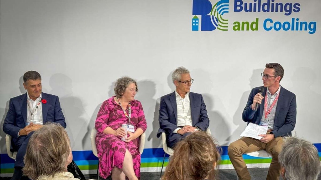 Participants à la table ronde lors de l'événement de lancement des « Principes pour une construction en bois responsable »